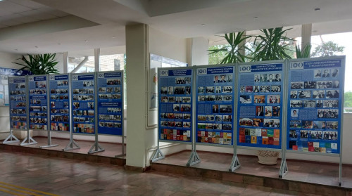 В Бурятском научном центре экспонируется выставка, посвященная 100-летнему юбилею ИМБТ СО РАН